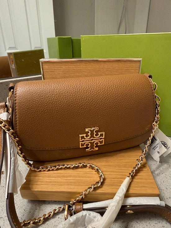 Tory Burch Handbags - Tory Burch Tan Leather Convertible Crossbody with Gold Logo 2 adjustable straps